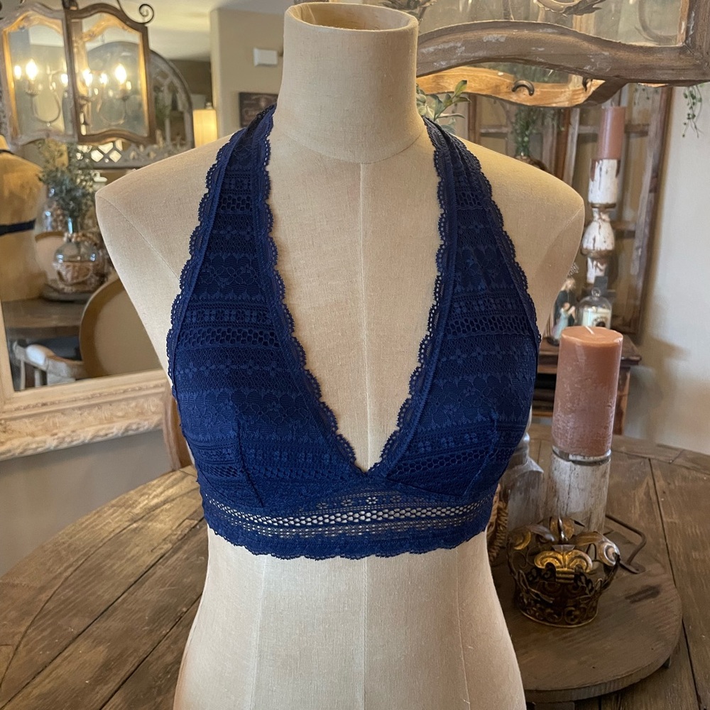 💙 Victoria’s Secret Halter Style Bralette Navy Blue Lace 💙 Small